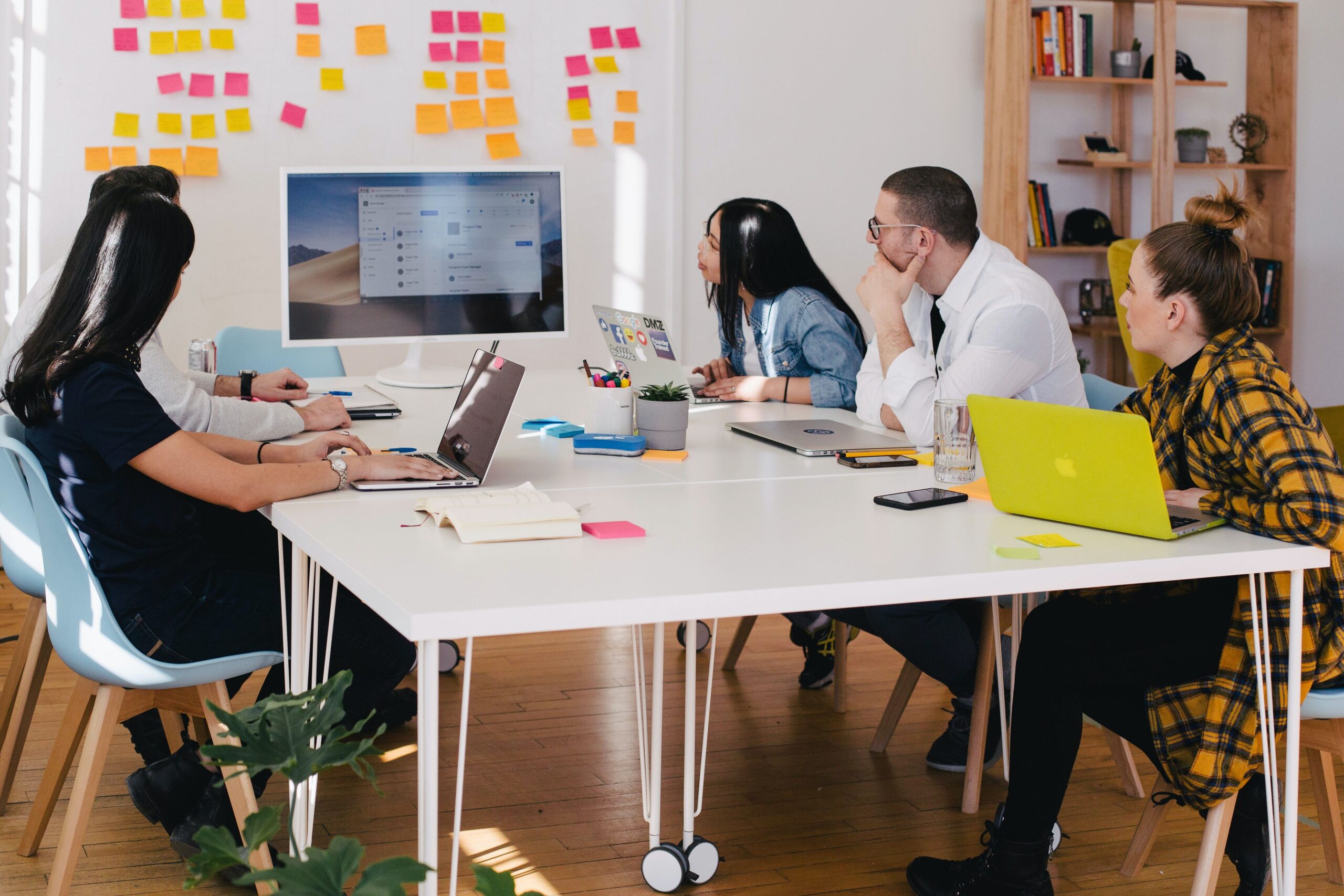 In-House Marketing vs Agency: Which is Best? featured image